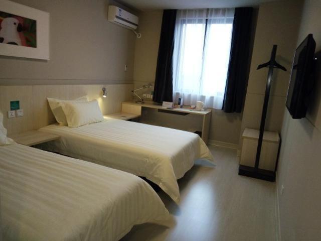 Jinjiang International Tourist Xiuyan Road Subway Station Hotel 3*