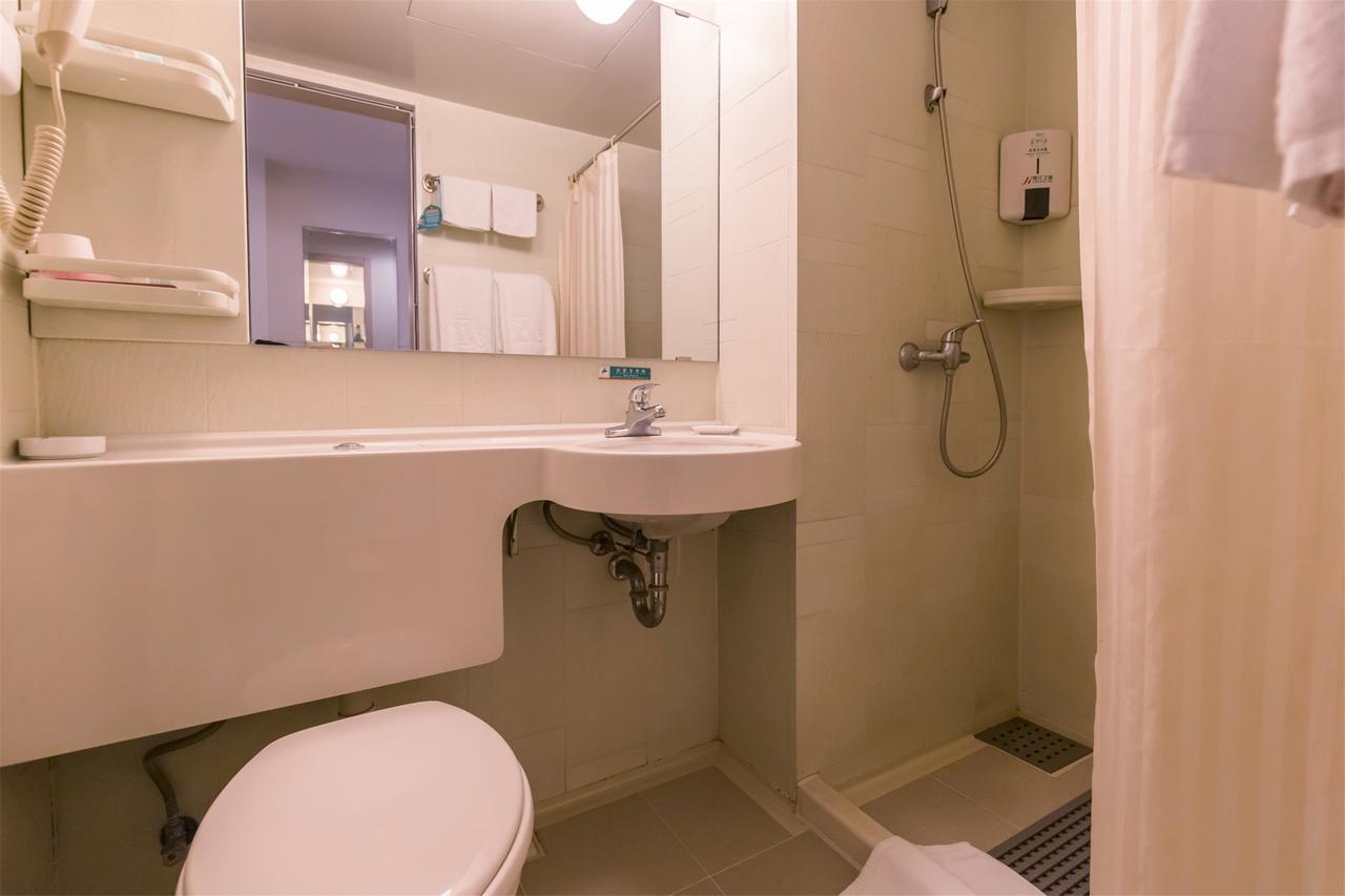 Jinjiang International Tourist Xiuyan Road Subway Station Hotel 3*